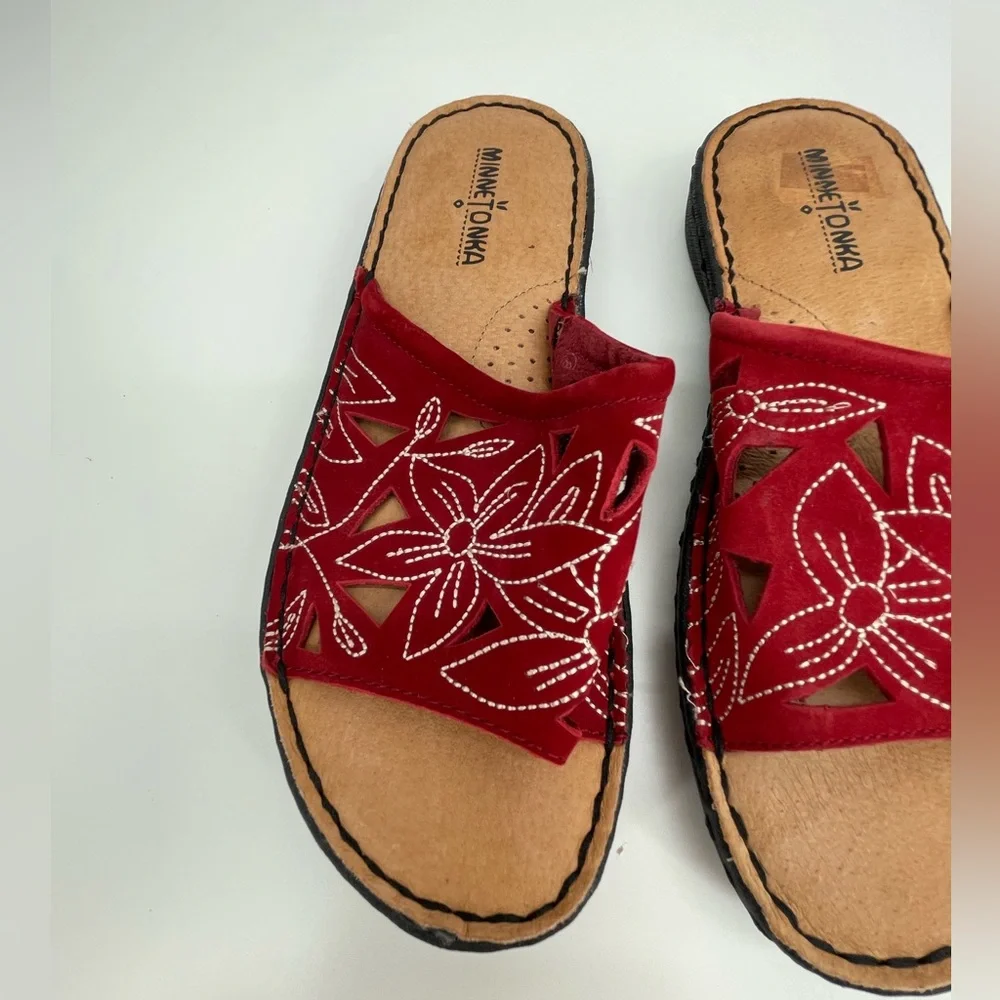 Minnetonka Women's Red Floral Sandals - Picture 2 of 7